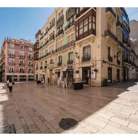 Charming Flat At Historic Centre & Short Walk To *
