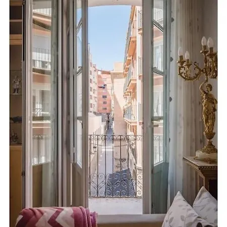 Charming Flat At Historic Centre & Short Walk To * Alicante